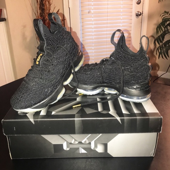 Big Kids LeBron Xv (GS) - Picture 1 of 2